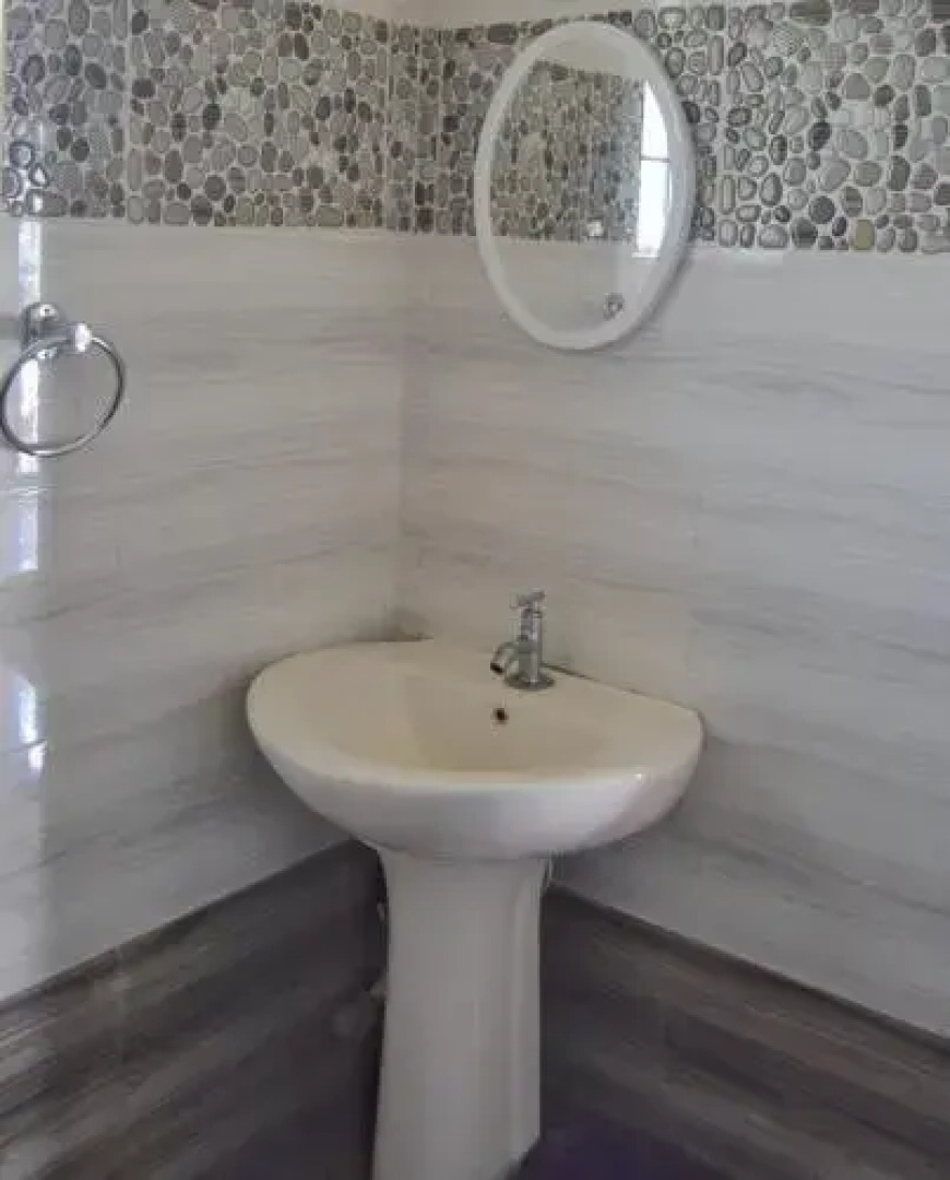 La Flora Adam Estate