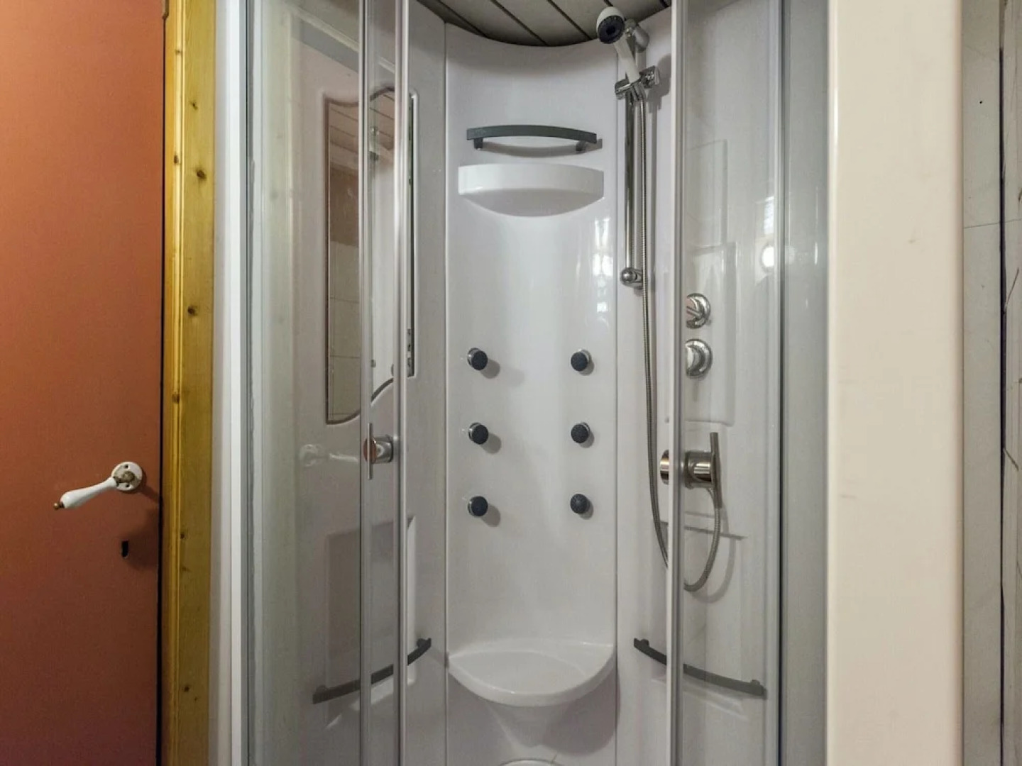 Cozy Boat in Merkem near Lake