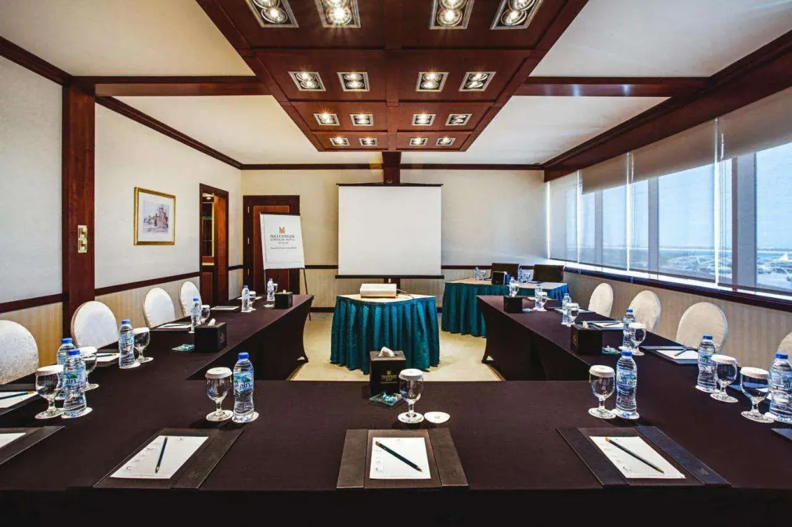 Отель Corniche Abu Dhabi