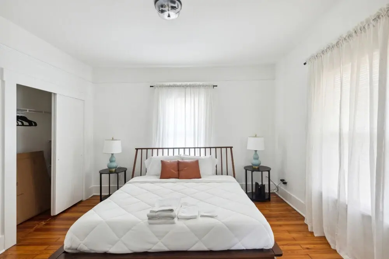 Downtown Delight: Cozy & Pet-friendly Retreat 3 Bedroom Home by RedAwning