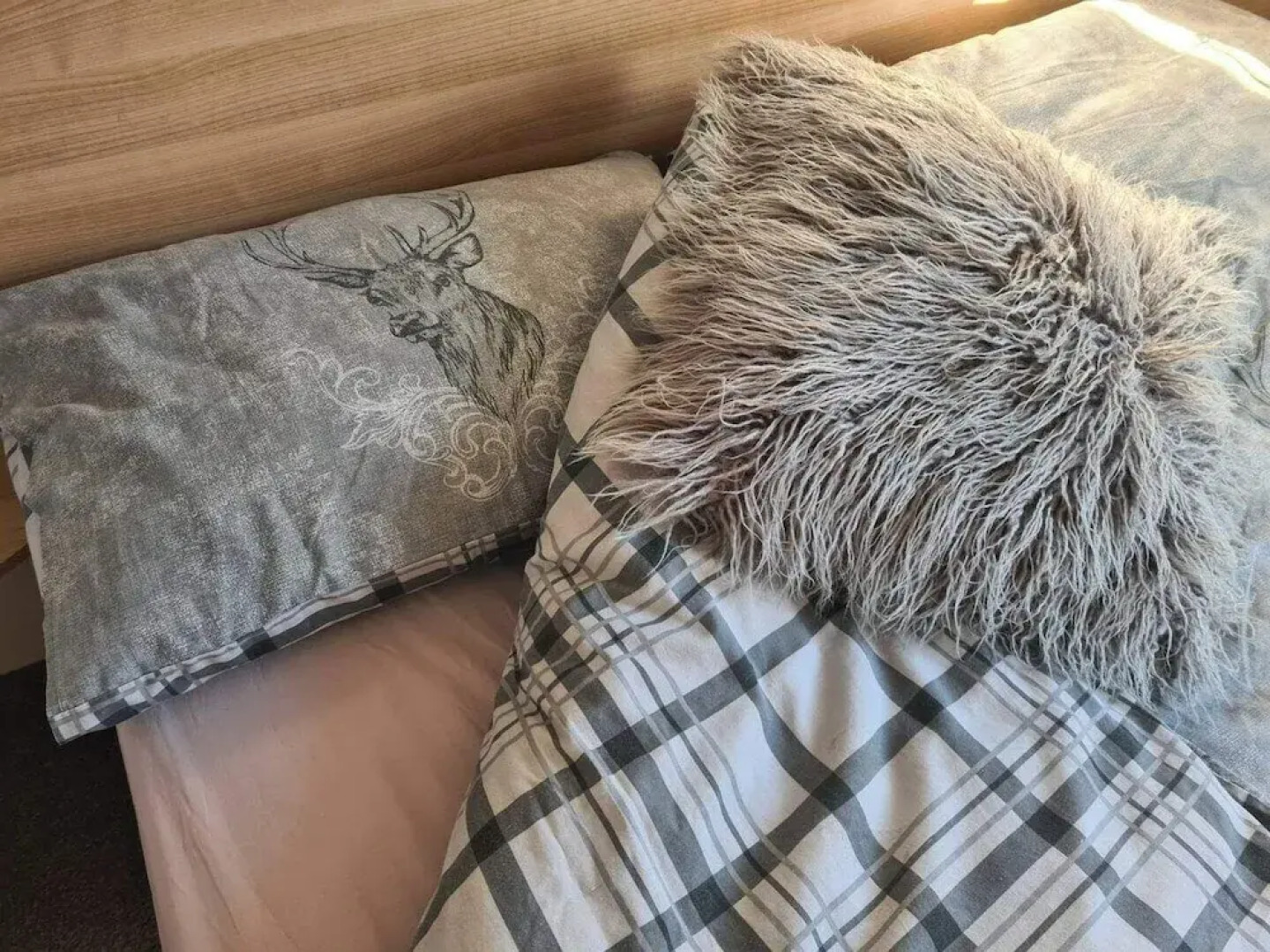 2 Bed Lodge - Sleeps 5 - Parking - Pets - Wifi