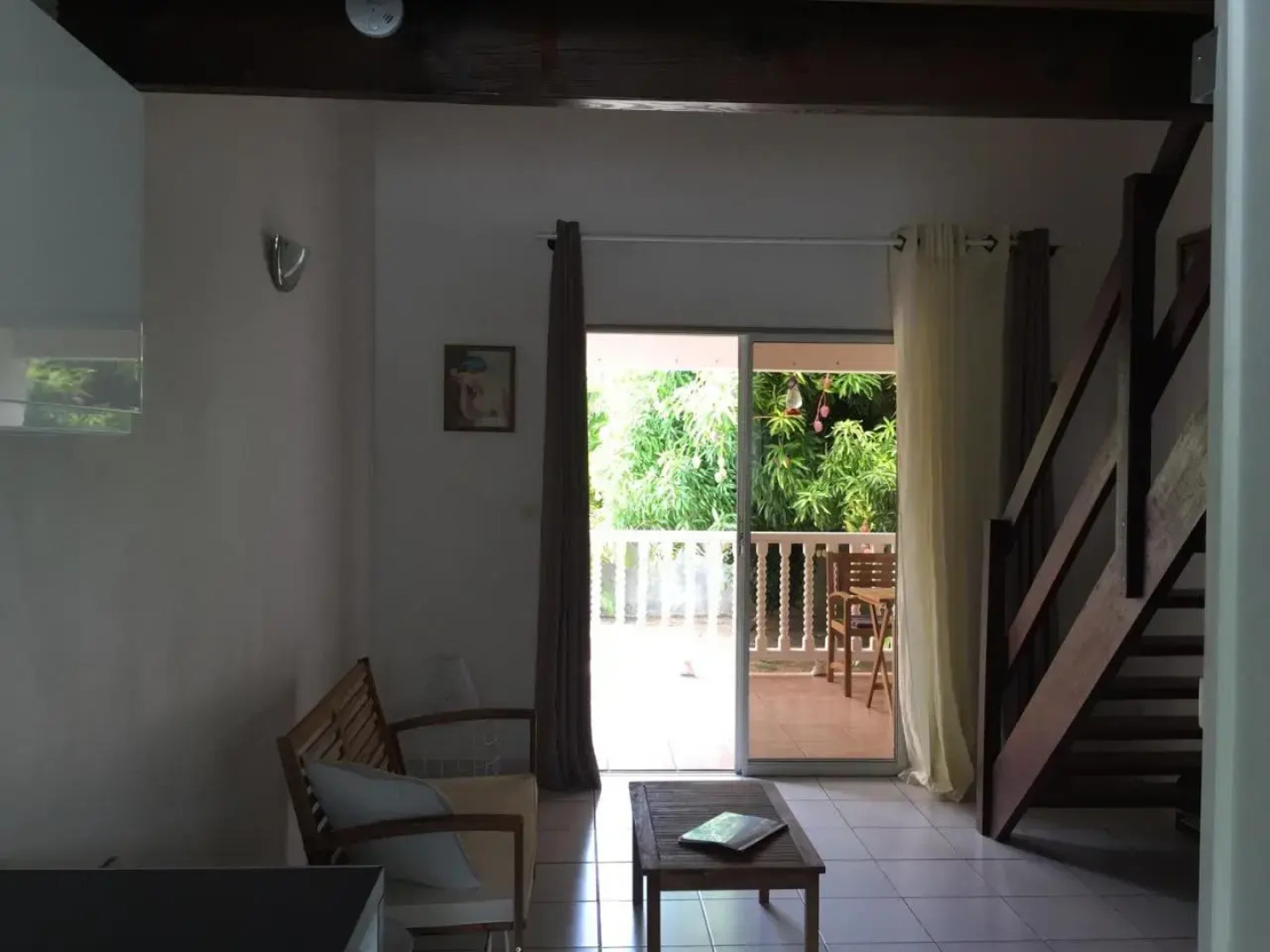 T2 tropical en bord de piscine à 100m de la mer