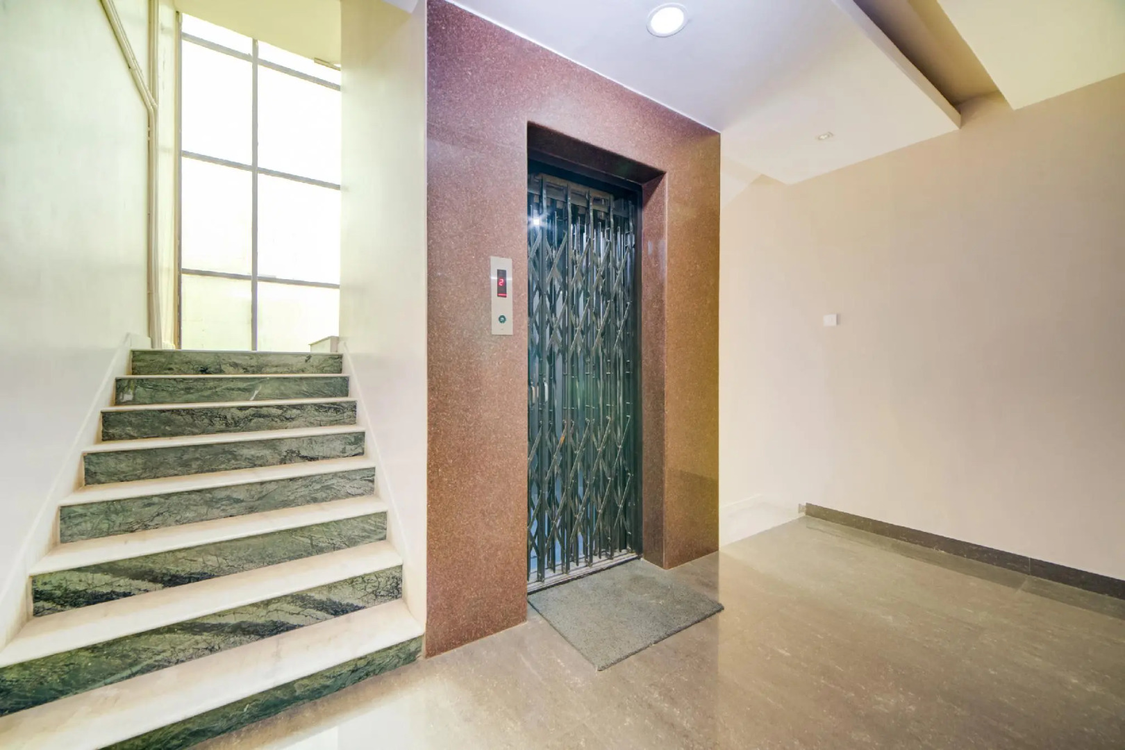 OYO 40124 Hotel VJR Residency