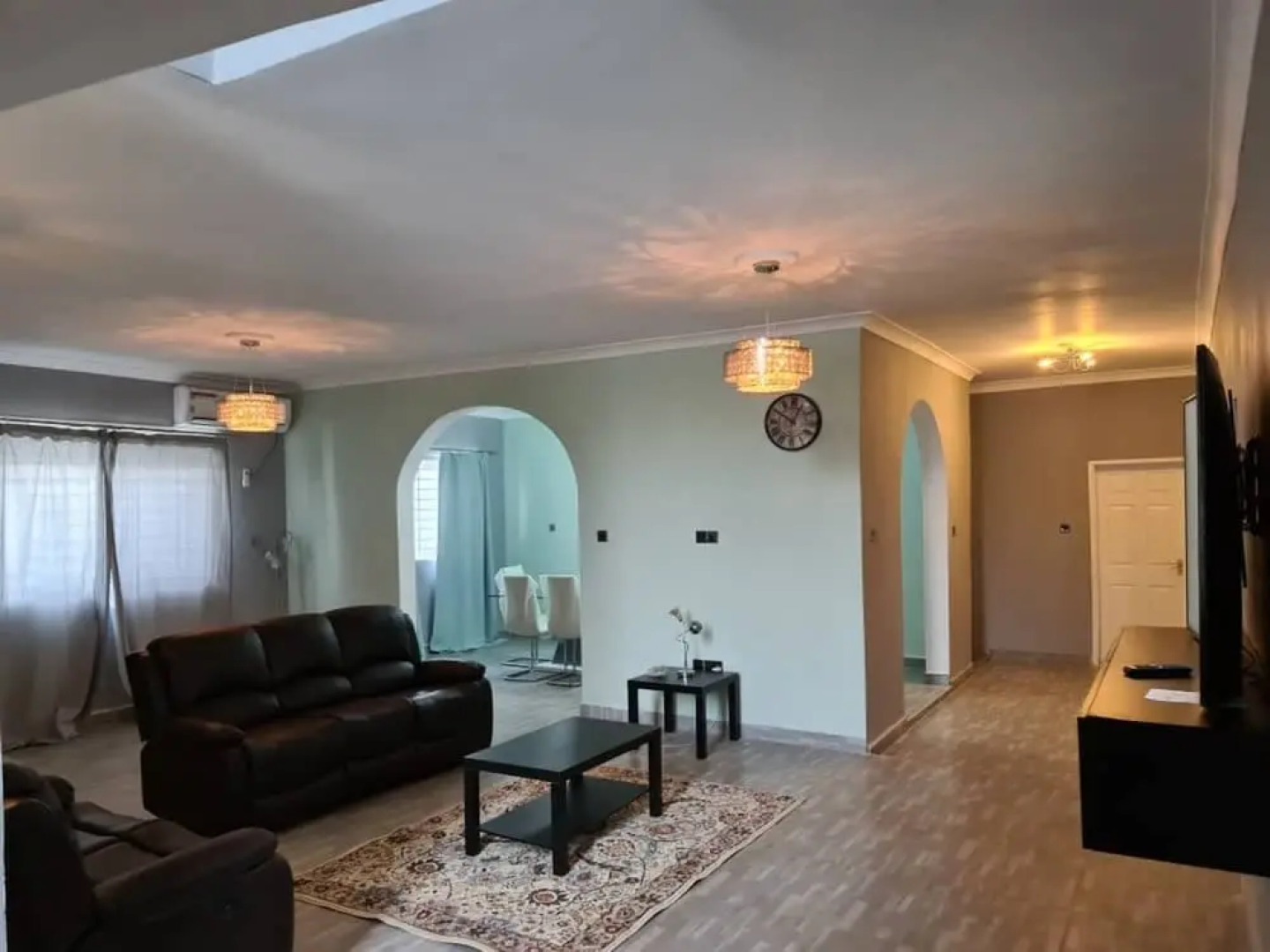 6-bed House in Freetown 5 min Drive From the Beach