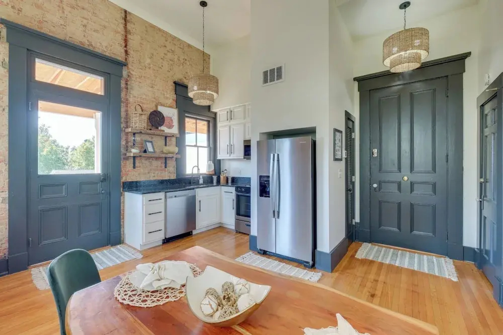 Chic & Historic Apartment ~ 6 Mi to Louisville!