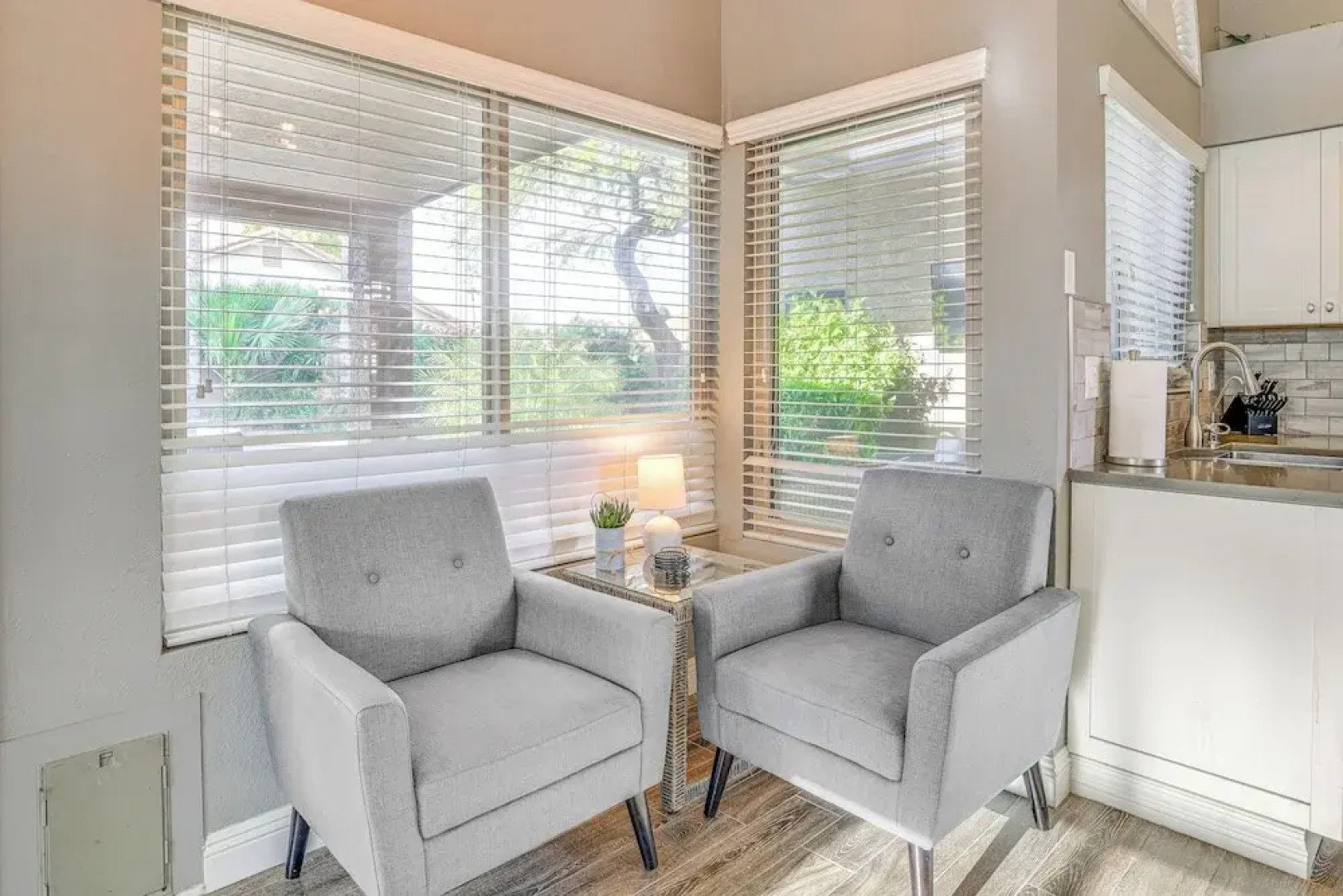 Saltwater Pool & Grill: Tempe Retreat!