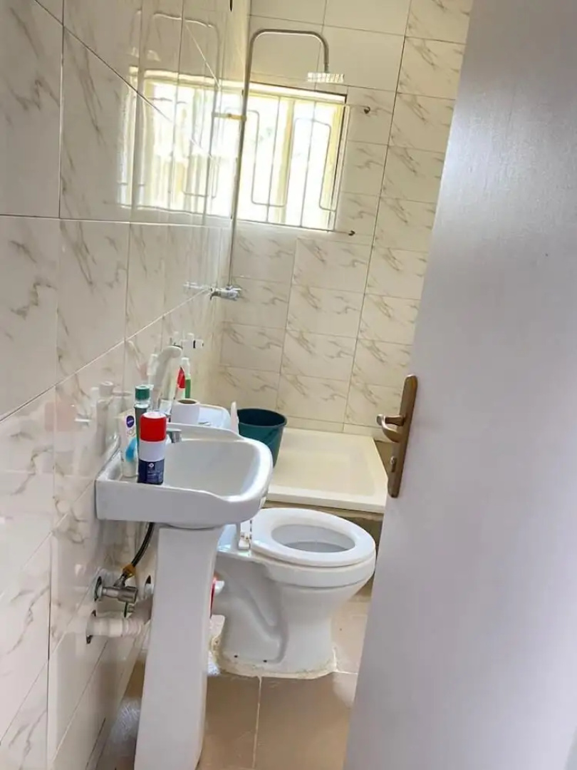 Inviting 8 Bed House in Lekki
