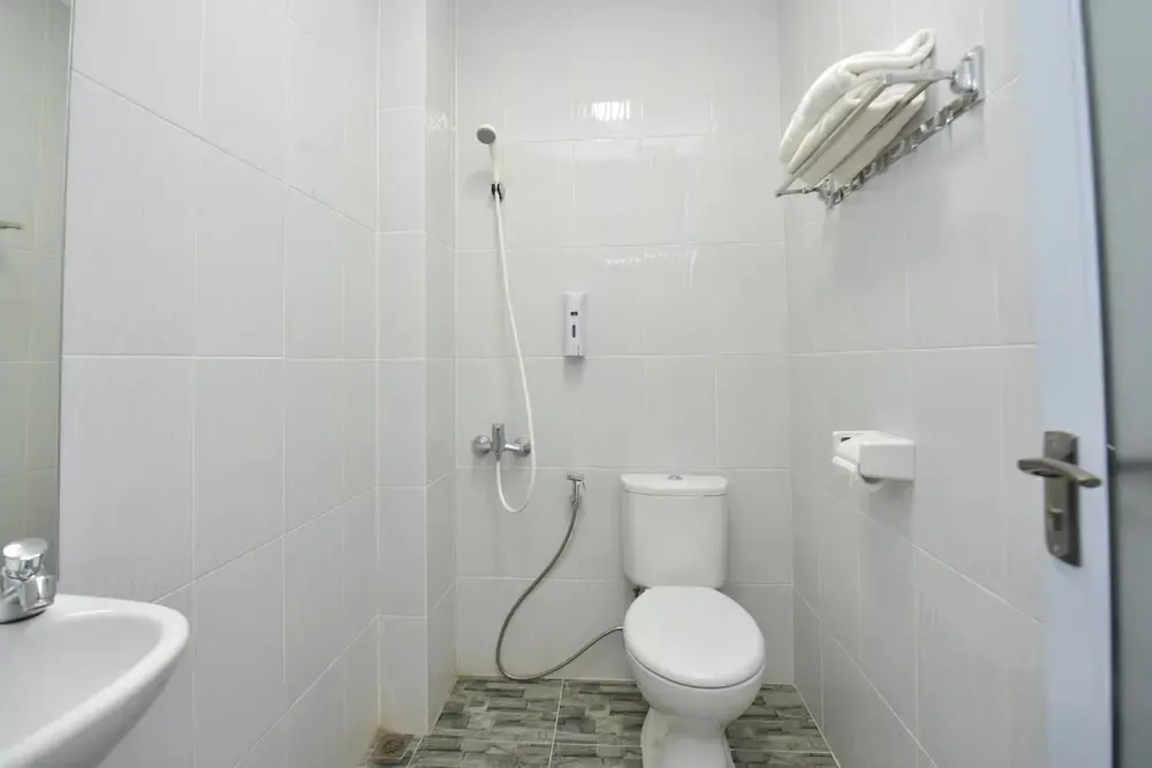 OYO 1228 Hotel Novanda