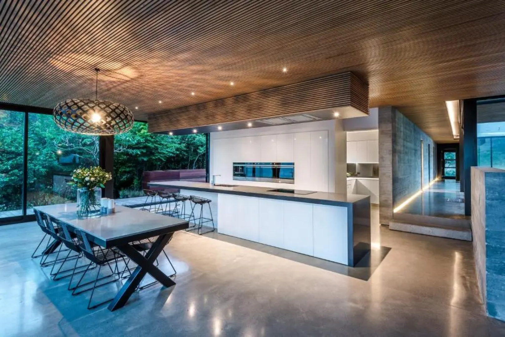 Bridle Path Retreat - Modern Private Luxury