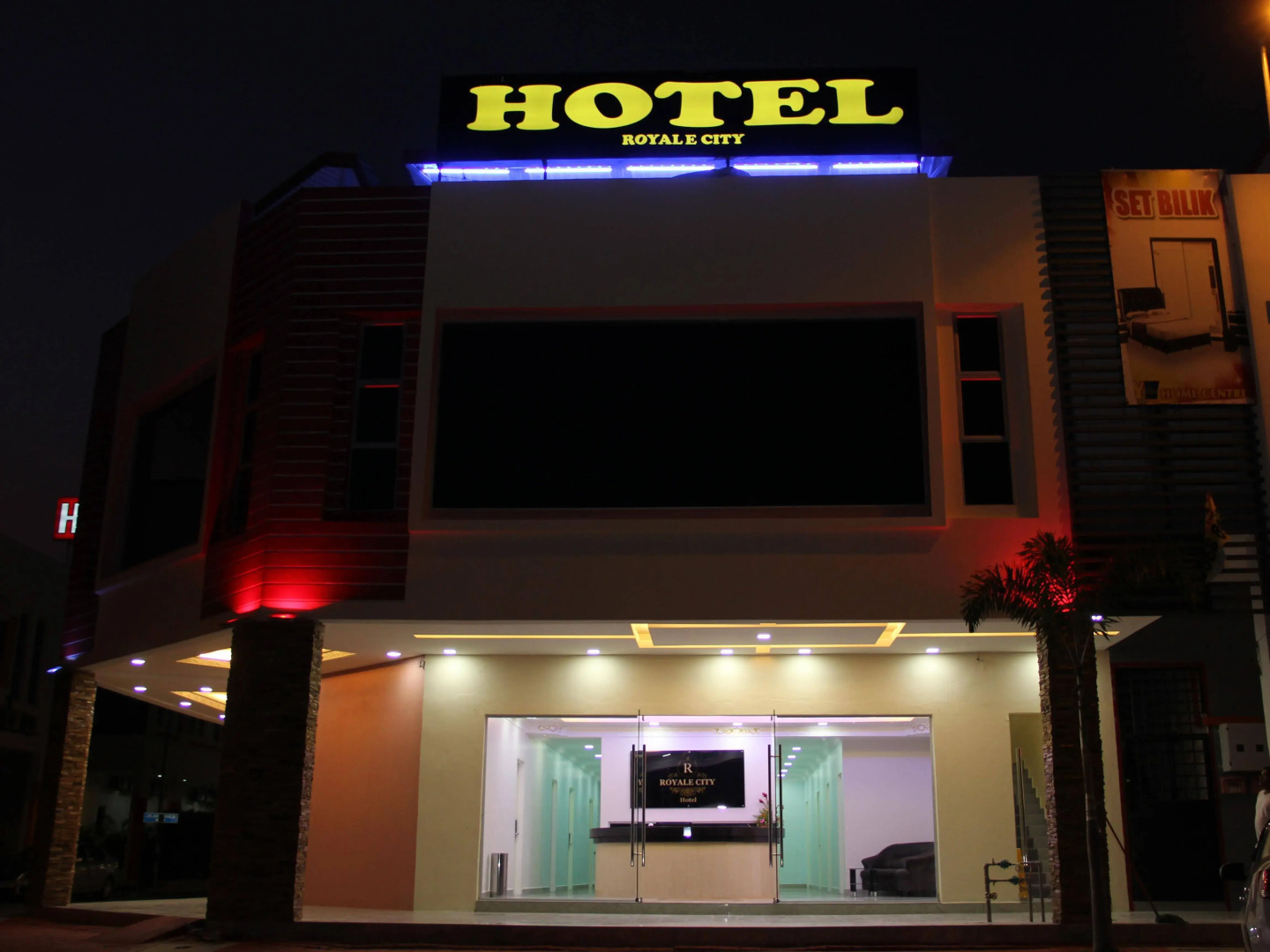 Royale City Hotel