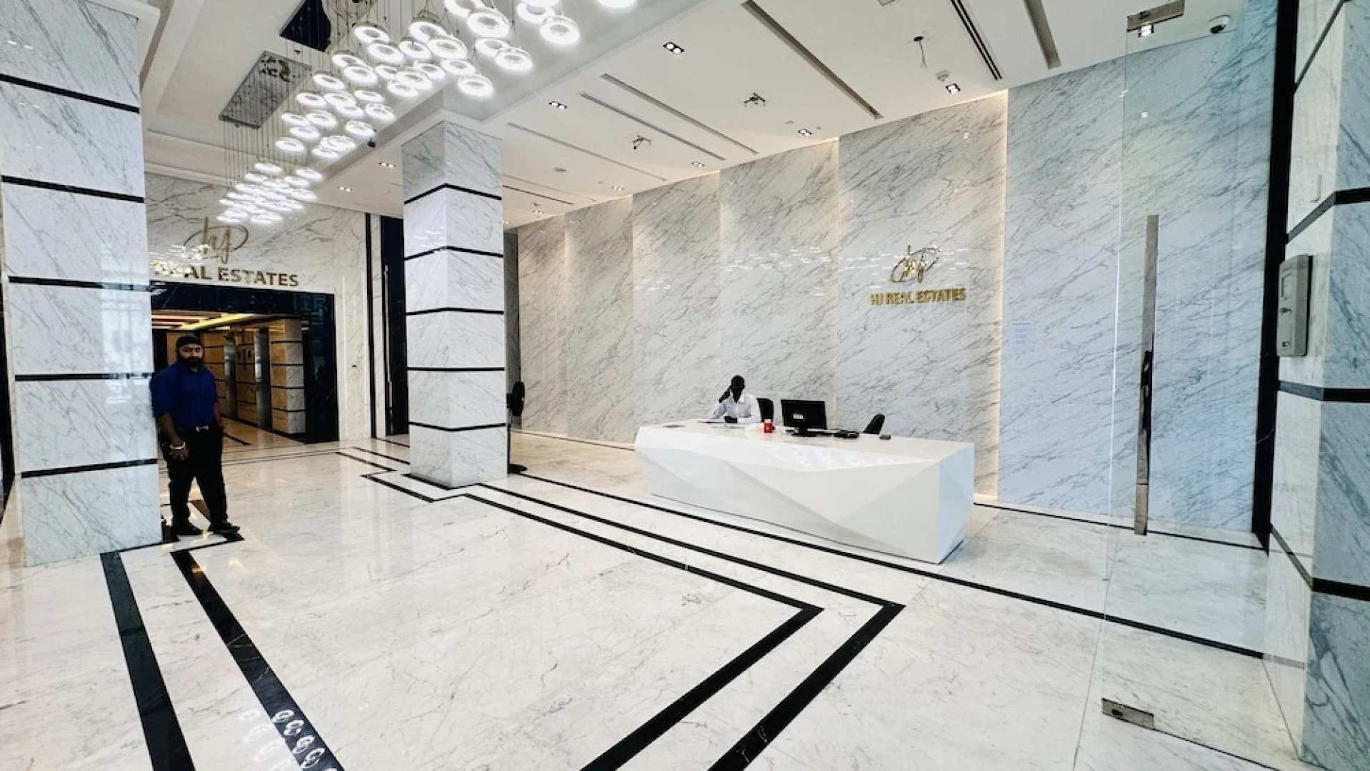 Luxury Spacious Apartment Near Downtown with Balcony and Free Parking by Belvilla
