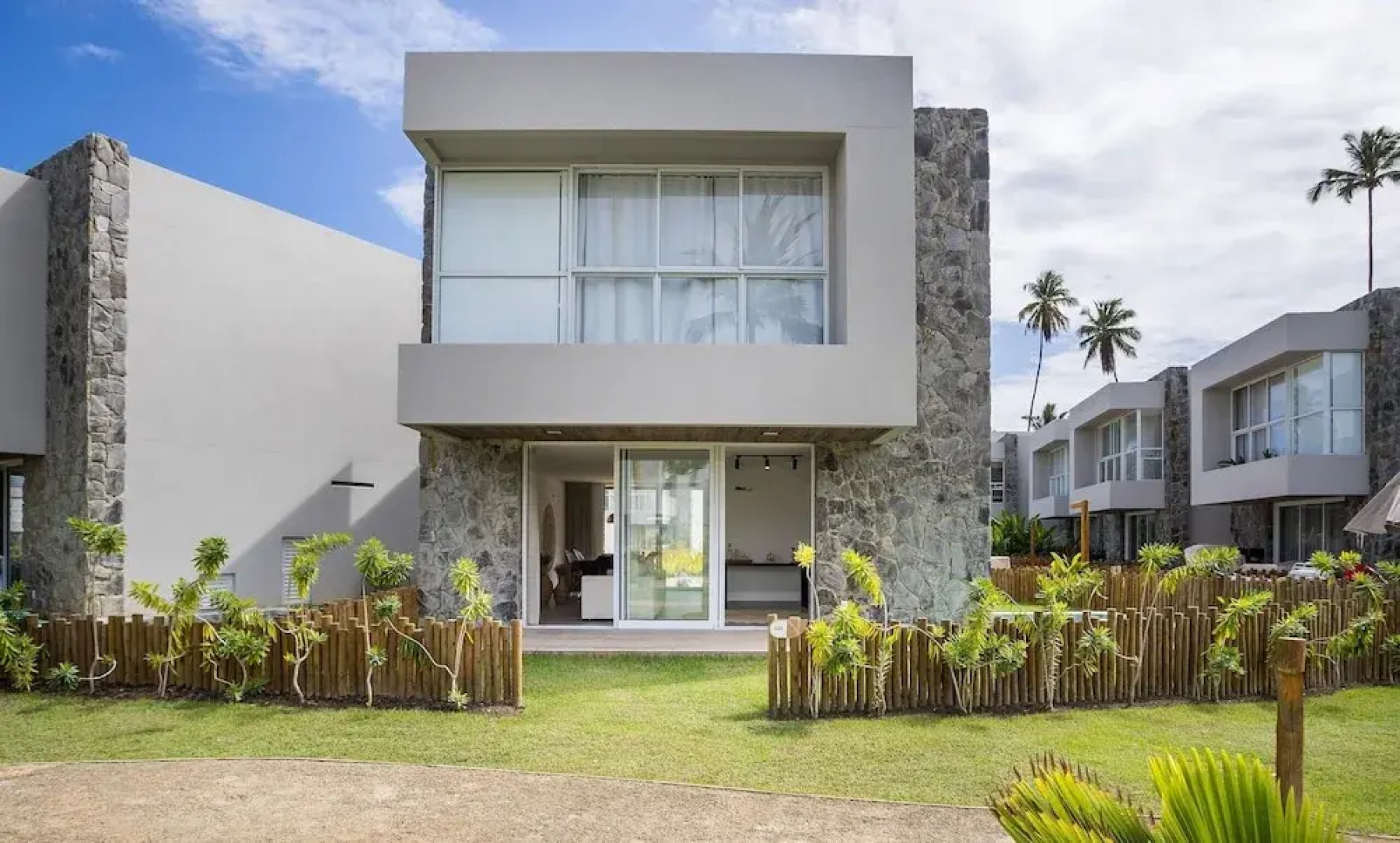 NLU - Full-featured Condominium at Marceneiro Beach