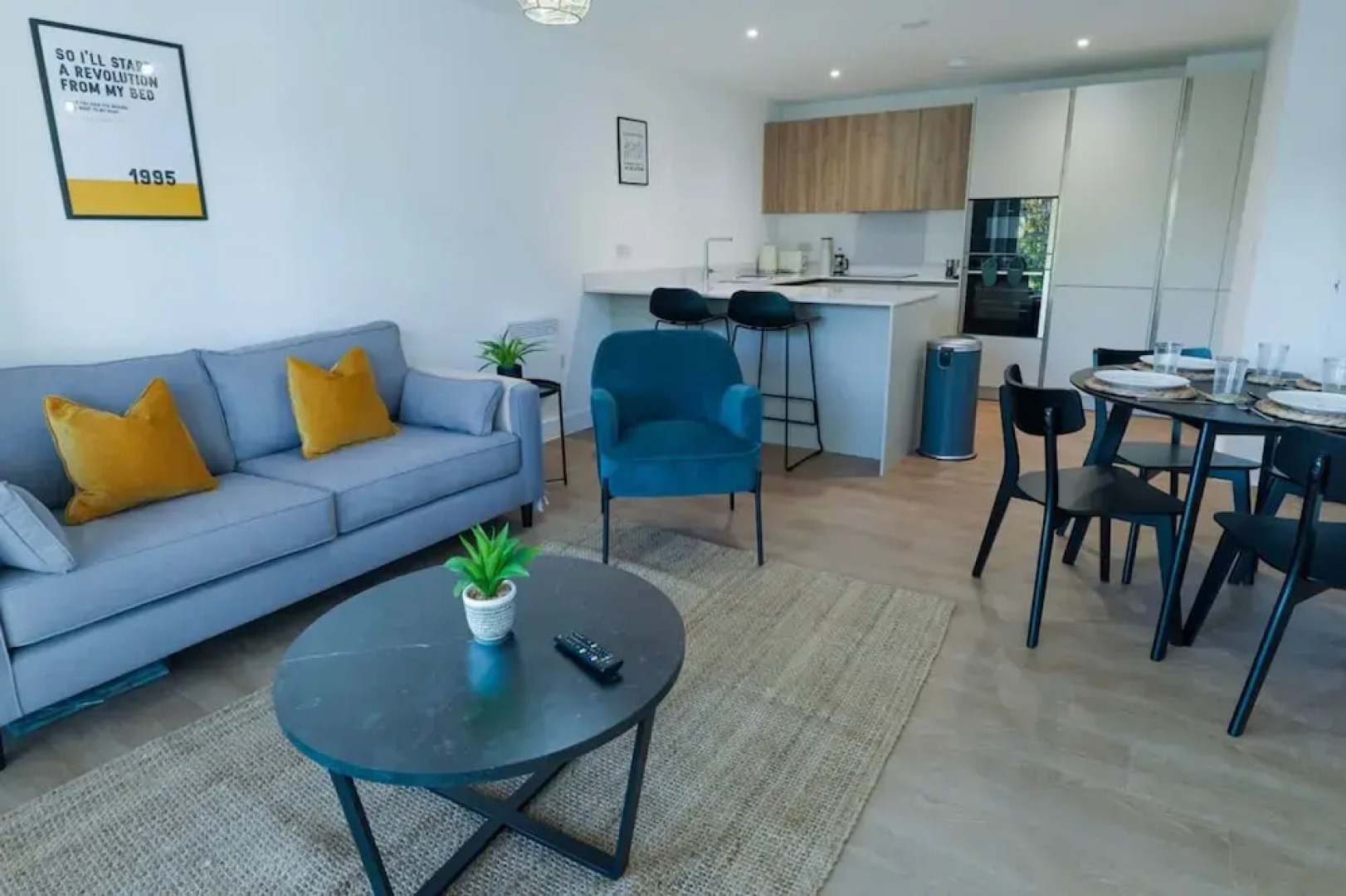 Luxury Manchester Apartment - Yellow