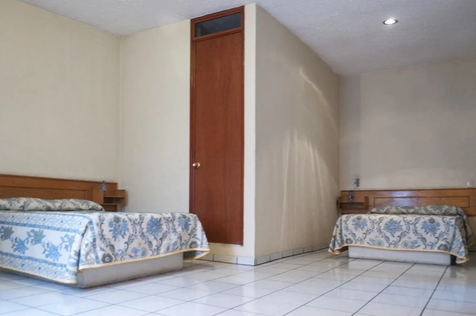 Hotel El 2000