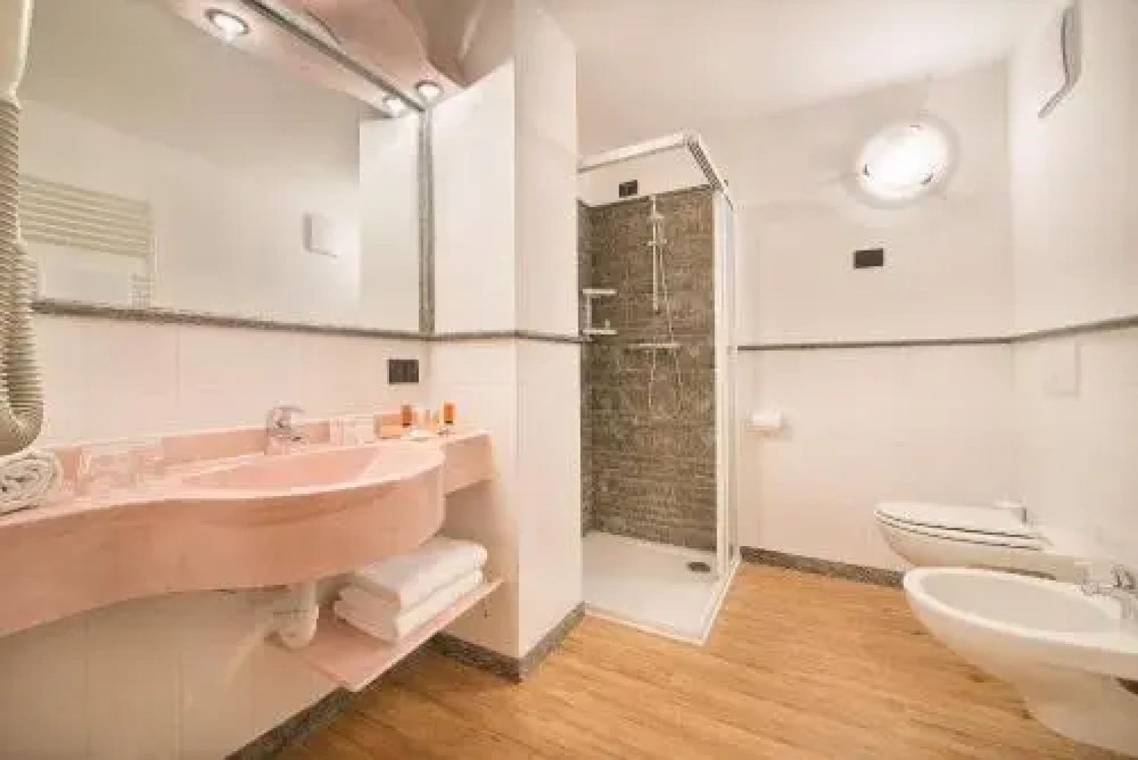 Hotel Bucaneve
