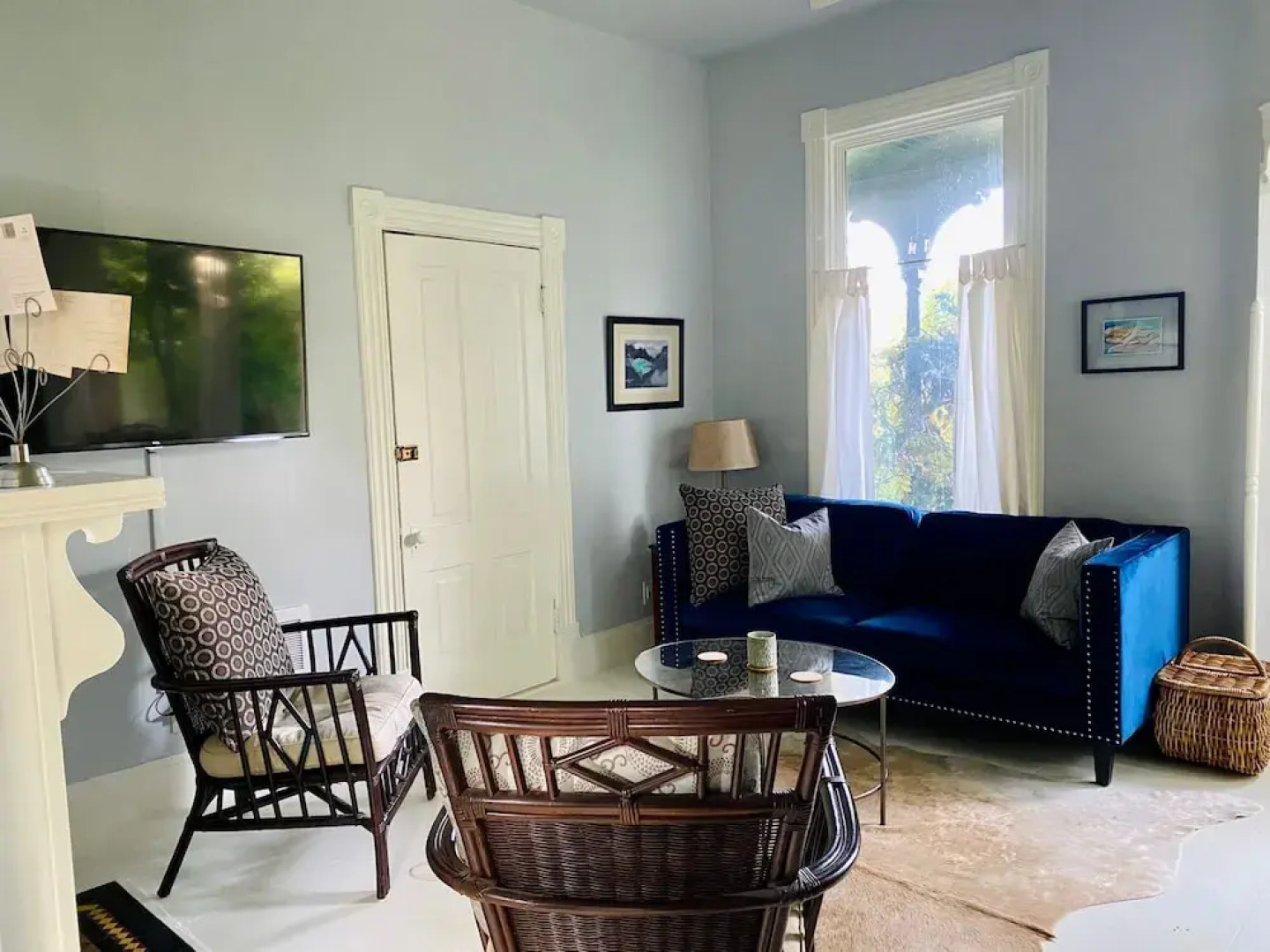 Victorian on Garden Best Location in Town