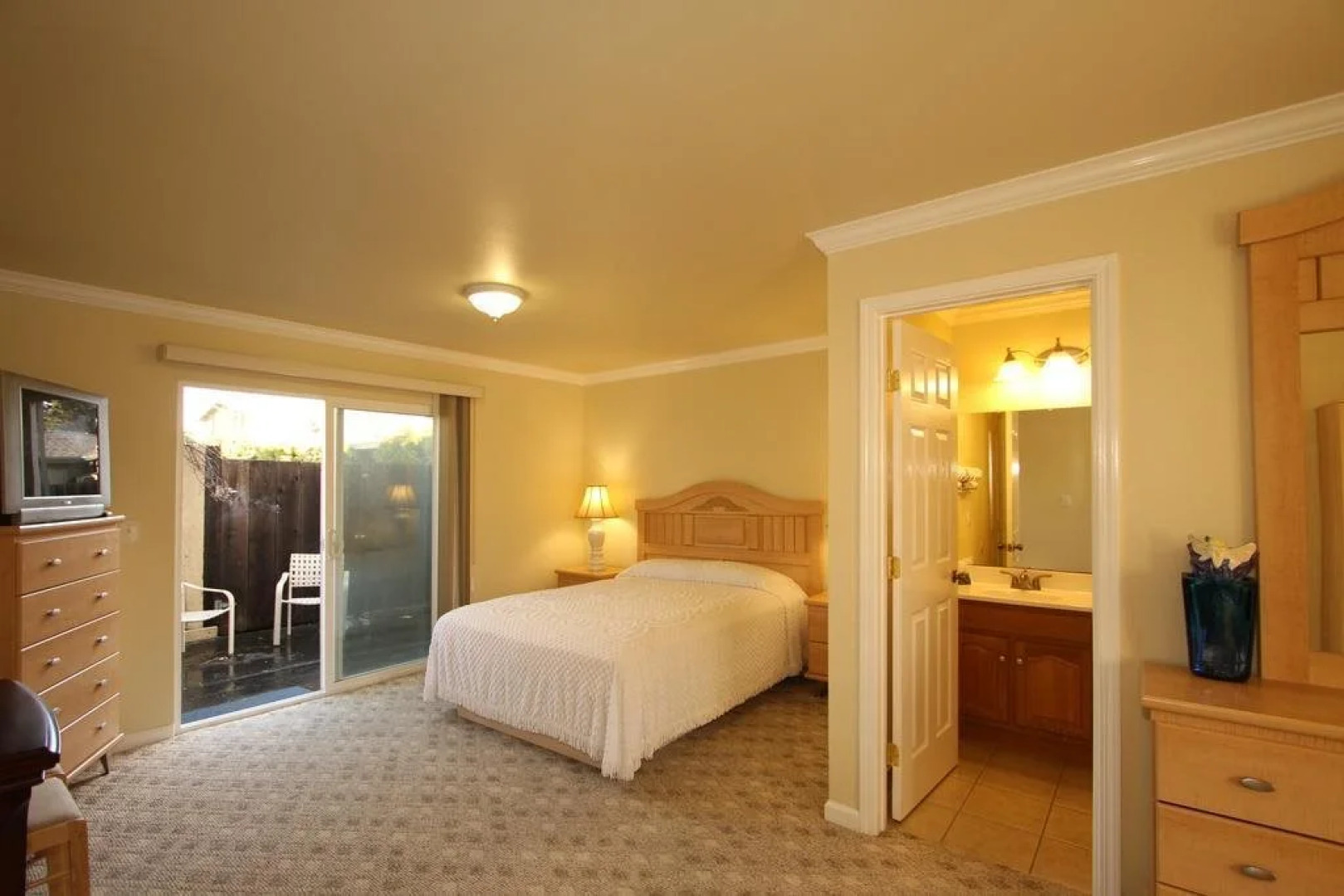 Monterey Fireside Lodge