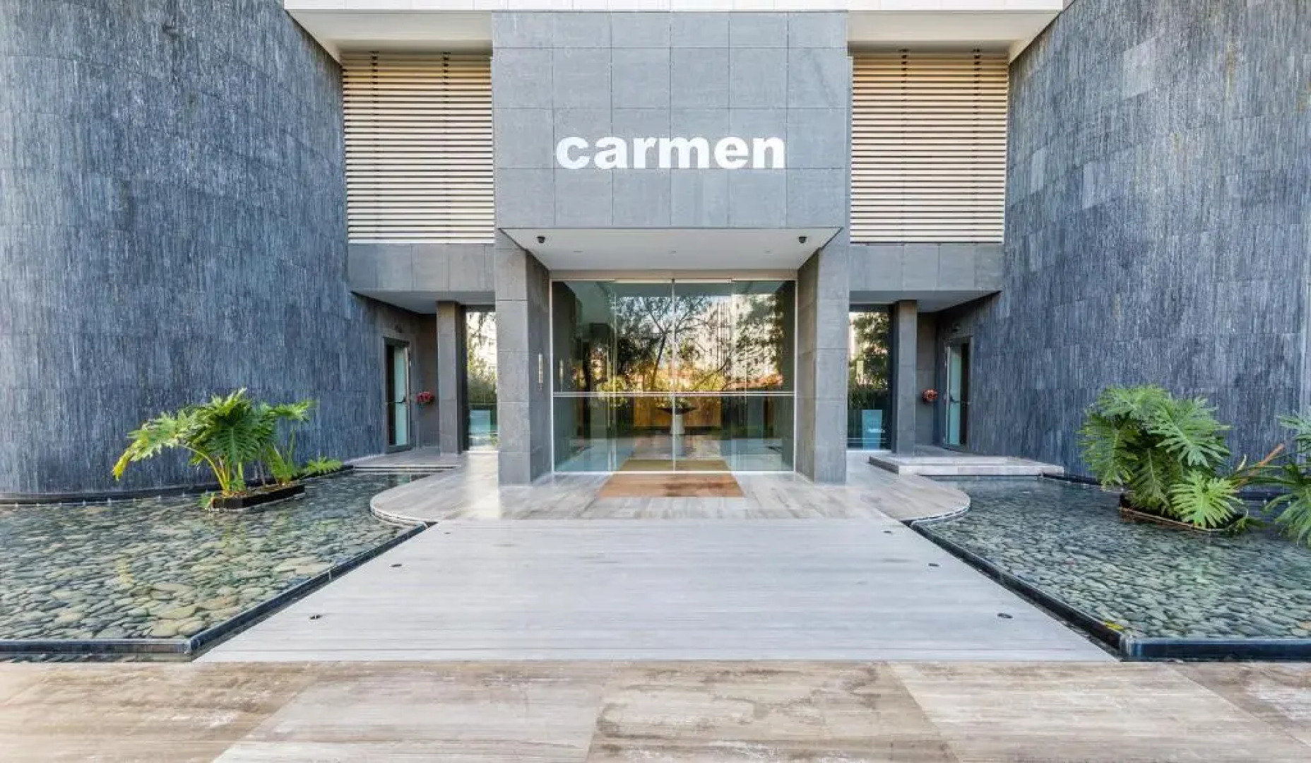 Carmencita Studio B14 with pool & gym