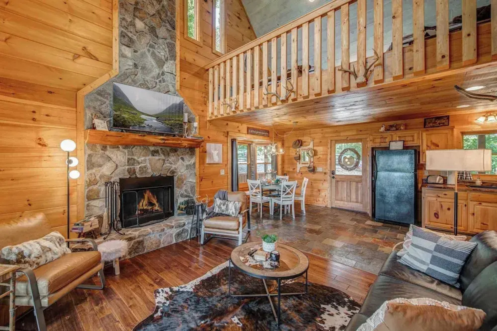 Gorgeous & Secluded 3 BDR Cabin in Mineral Bluff!