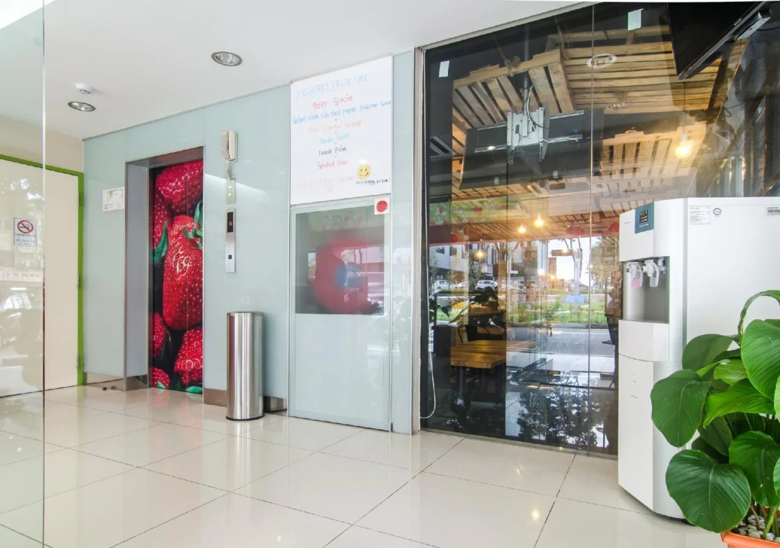 Hotel Strawberry Fields