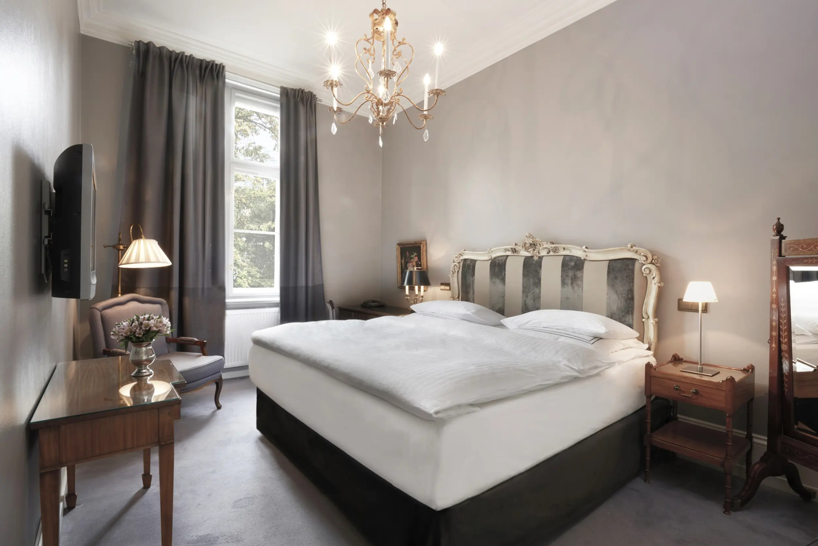 Schlosshotel Berlin By Patrick Hellmann