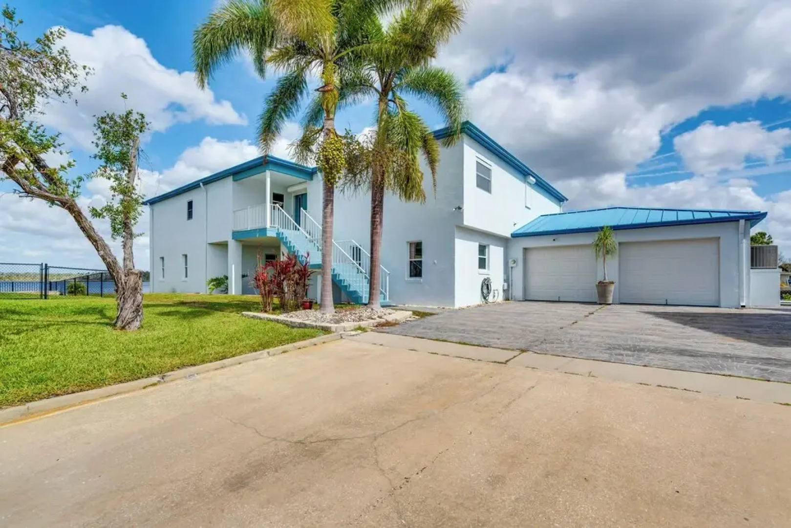 Waterfront Gem: Crystal River Family Home