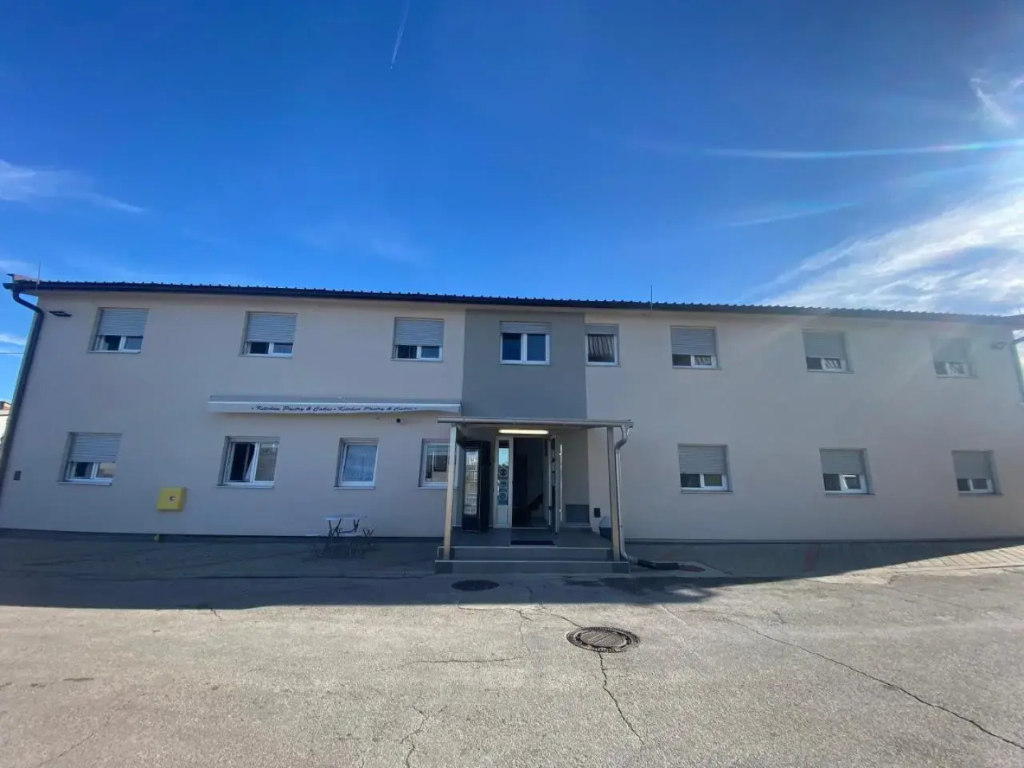 Plavi restoran, Loznica