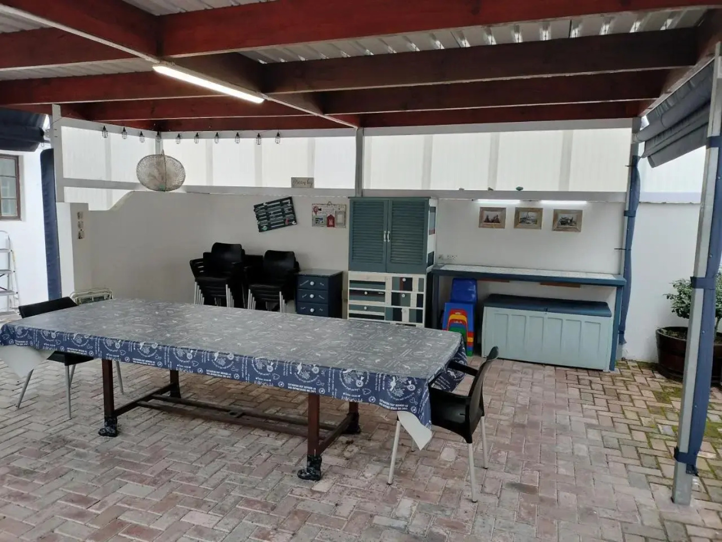 Cozy 4 bedroom house enclosed by sea and mountain.