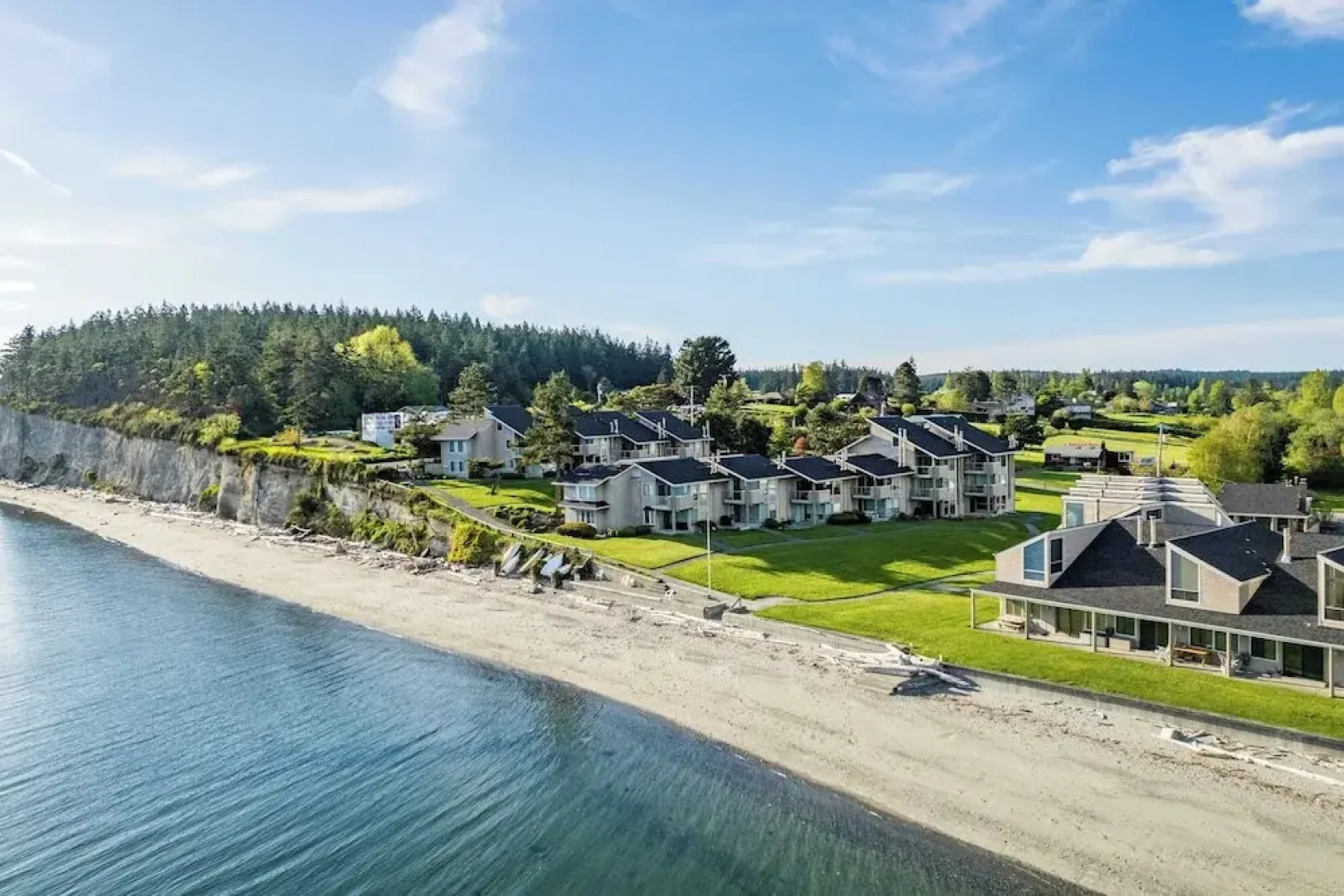 Beachfront Condo - Mutiny Bay by Avantstay Views