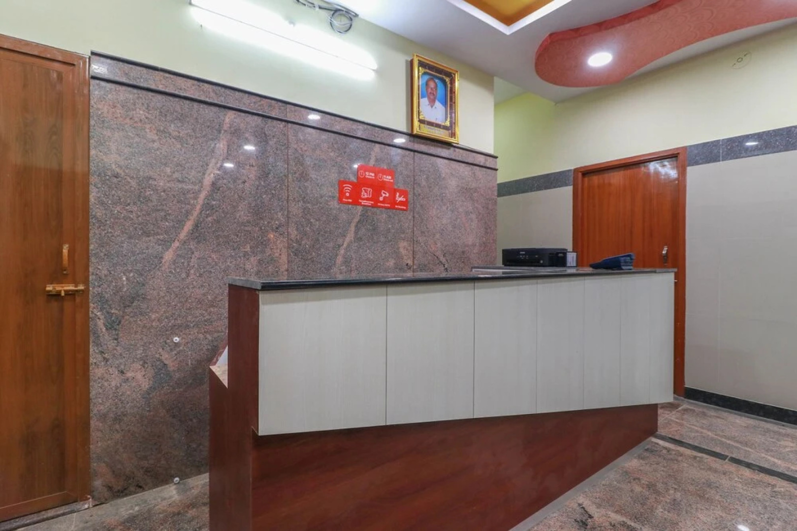 SPOT ON 49005 Raja Lodge