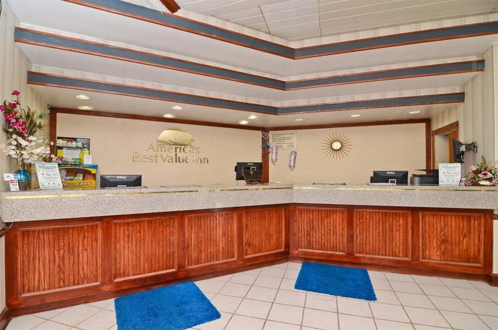 Red Carpet Inn & Suites