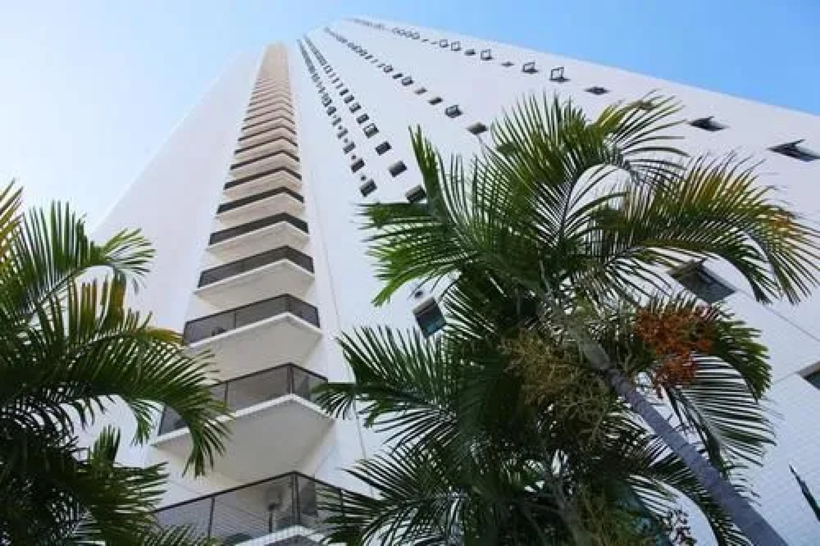 Beach Class Residence by Nobile