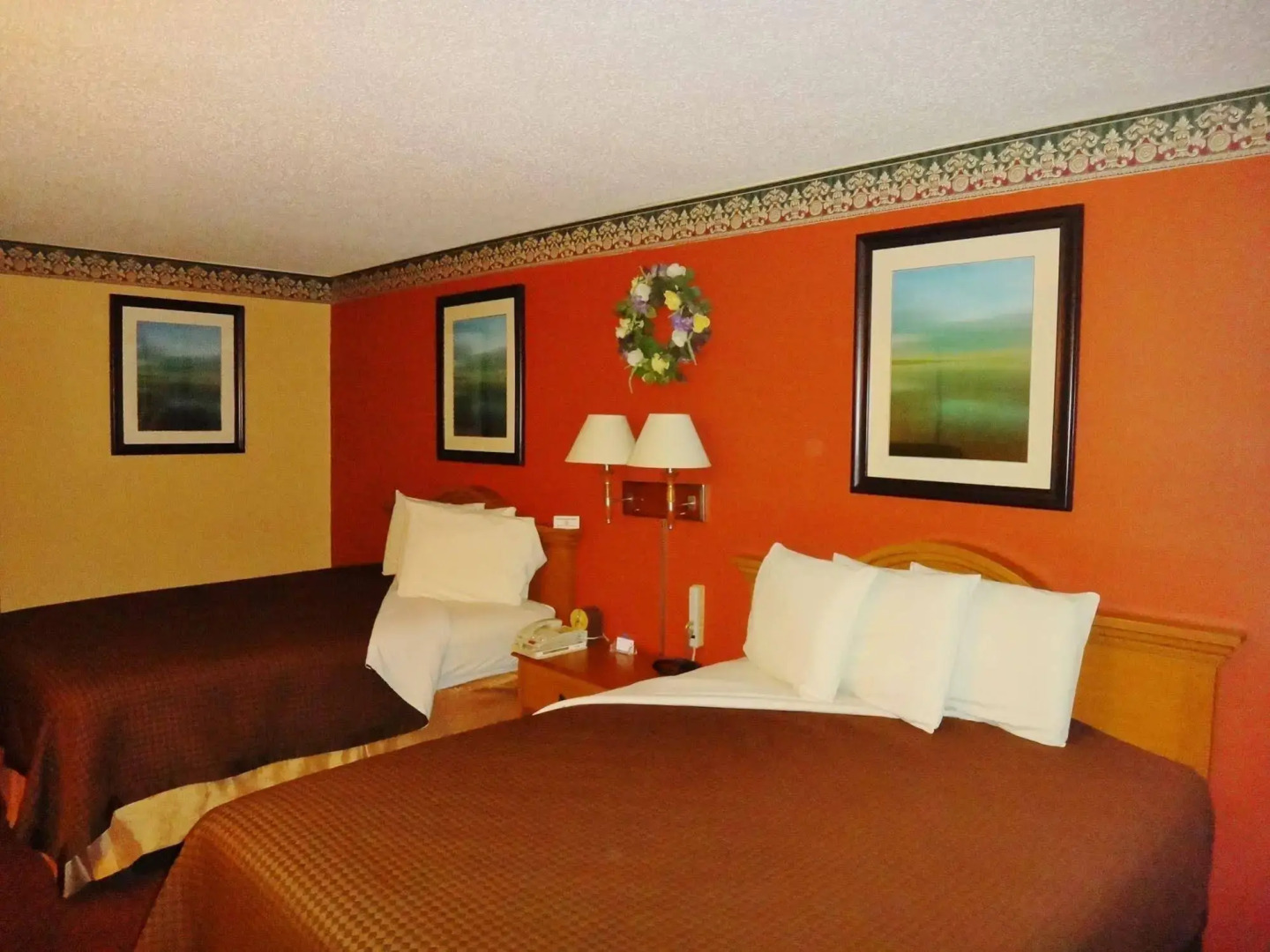 Freer Executive Inn and Studios