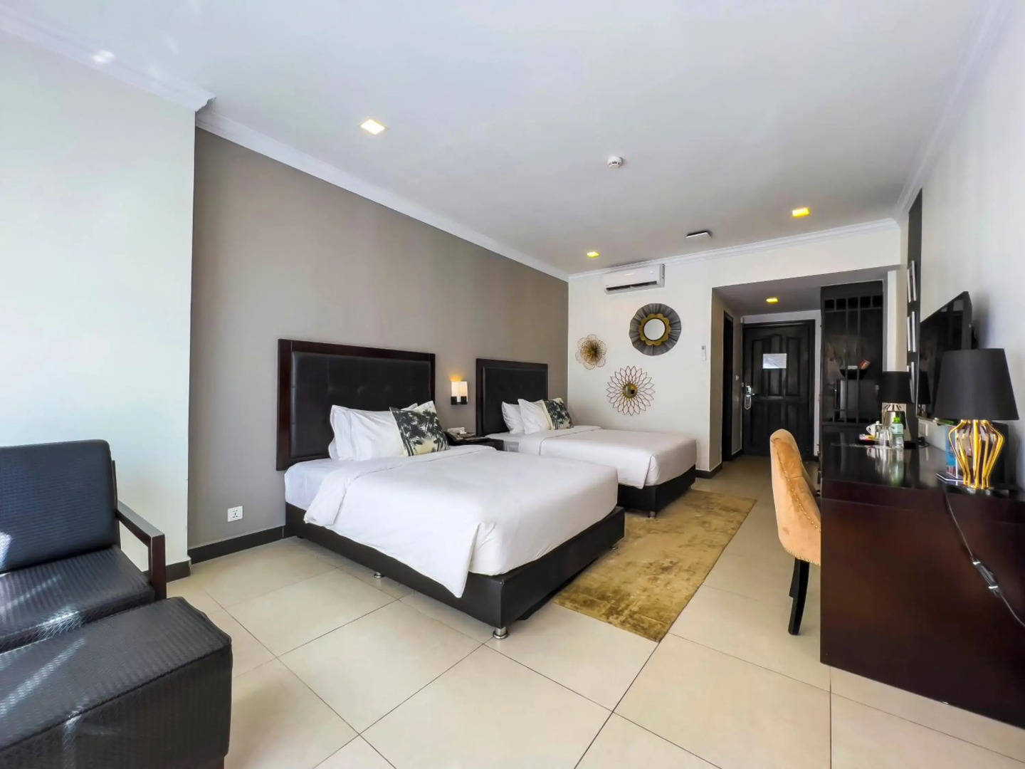 Queenco Hotel & Casino