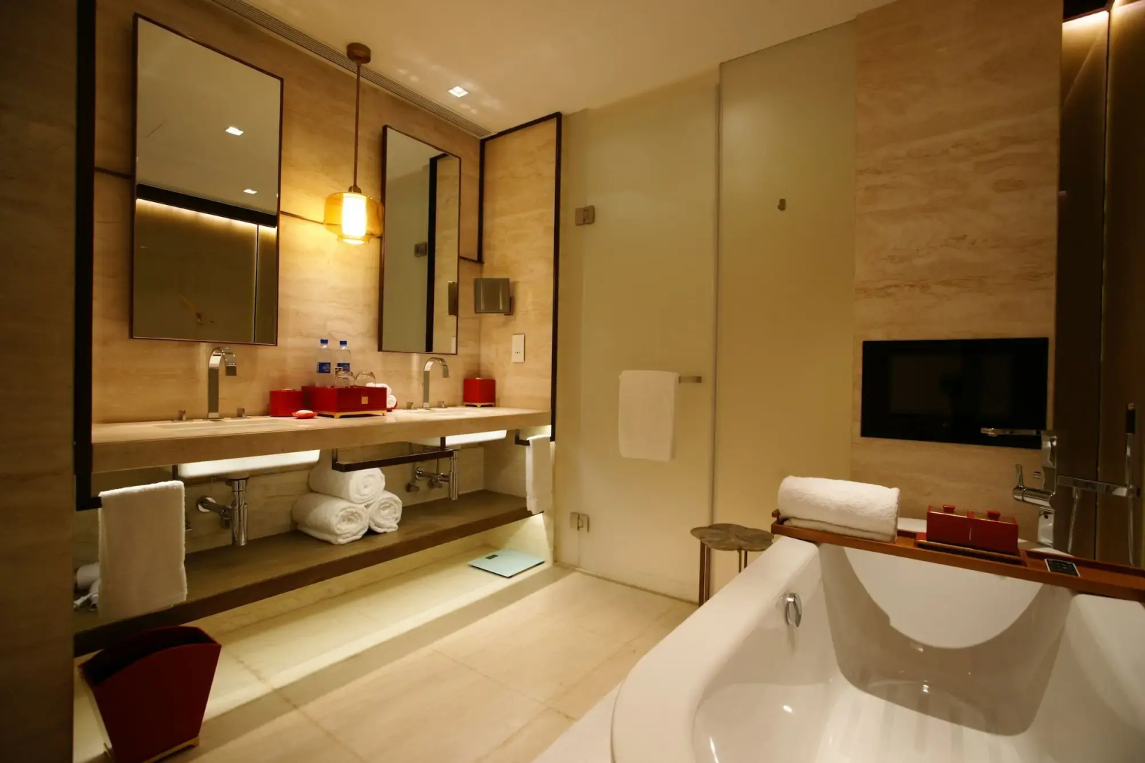 HUALUXE Shanghai Twelve at Hengshan by IHG