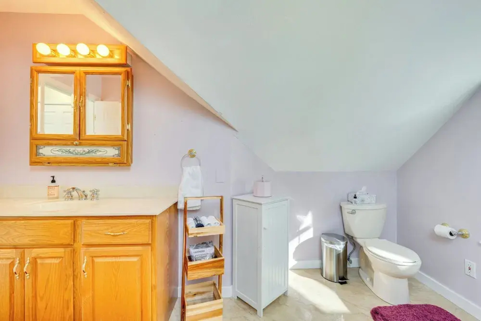 1 Mi to Story Land: Spacious Home w/ Mtn Views!