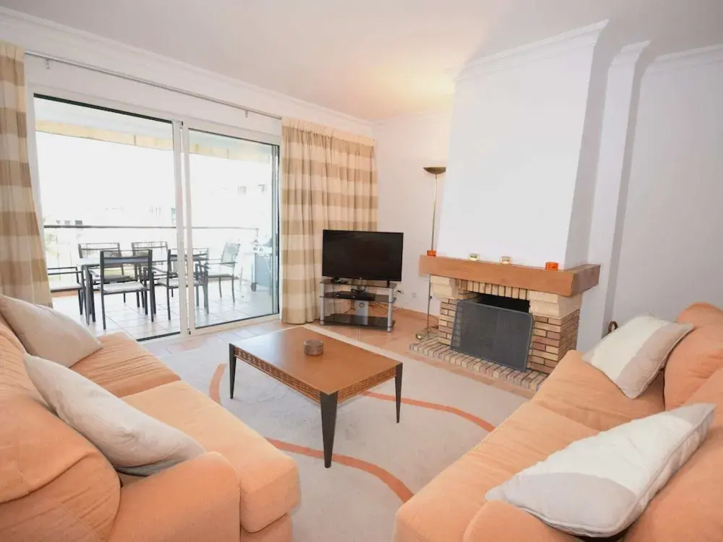 Sunny Balcony Apartment and Pool