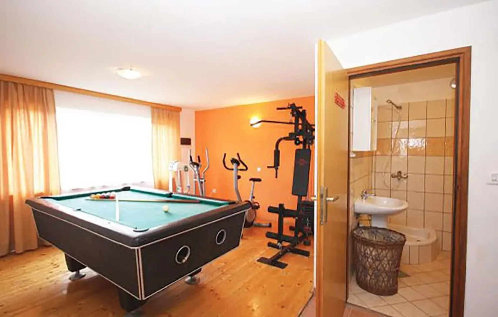 Amazing Home in Pula with Hot Tub, WiFi & 4 Bedrooms