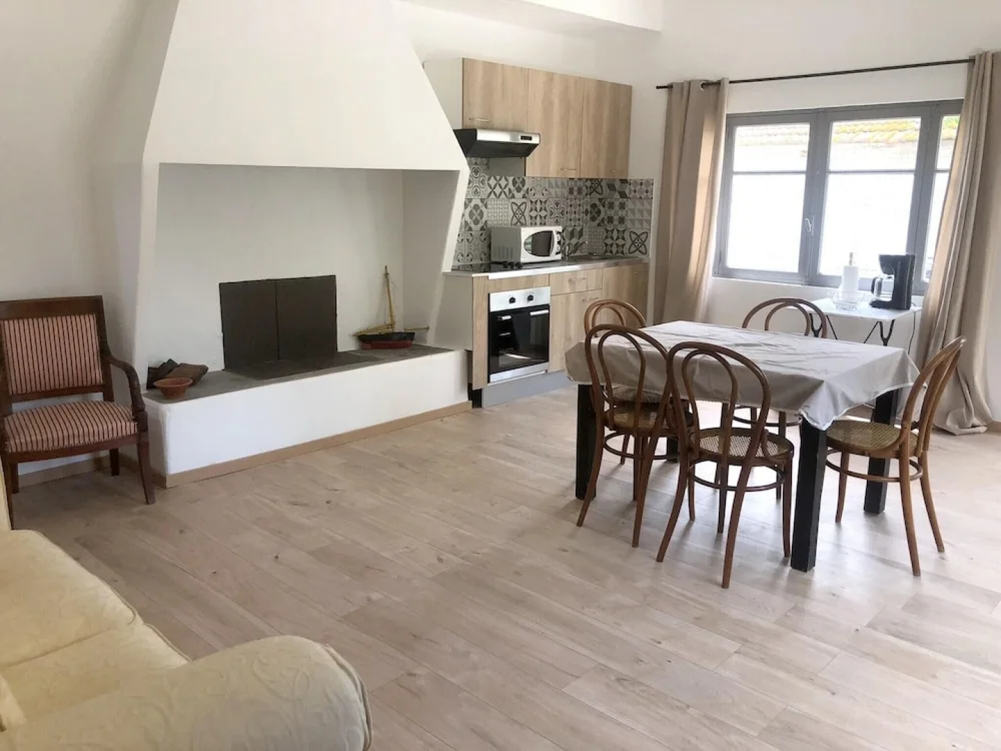 House With one Bedroom in Saint-gilles, With Shared Pool, Furnished Garden and Wifi