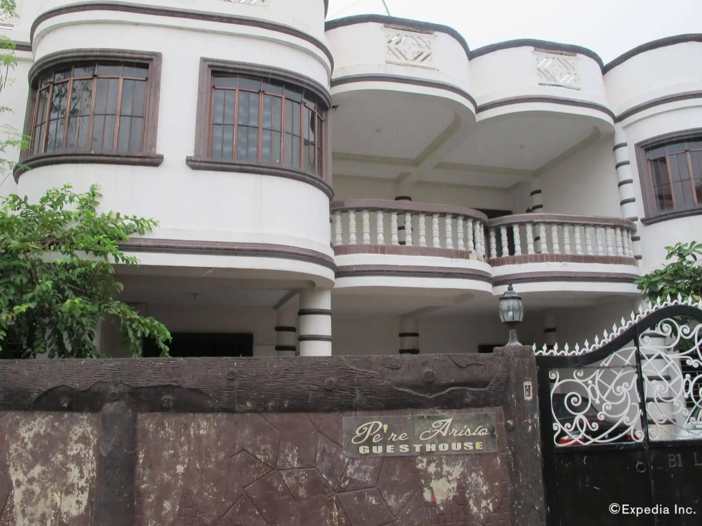 Pere Aristo Guesthouse