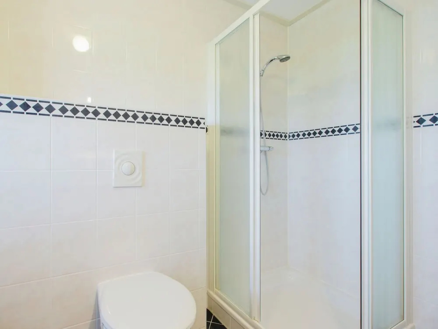 Cosy Holiday Home in Friesland by the Lake