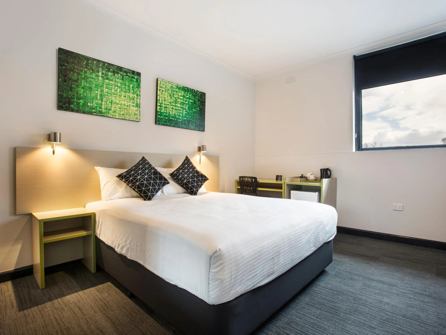 Nightcap at St Albans Hotel