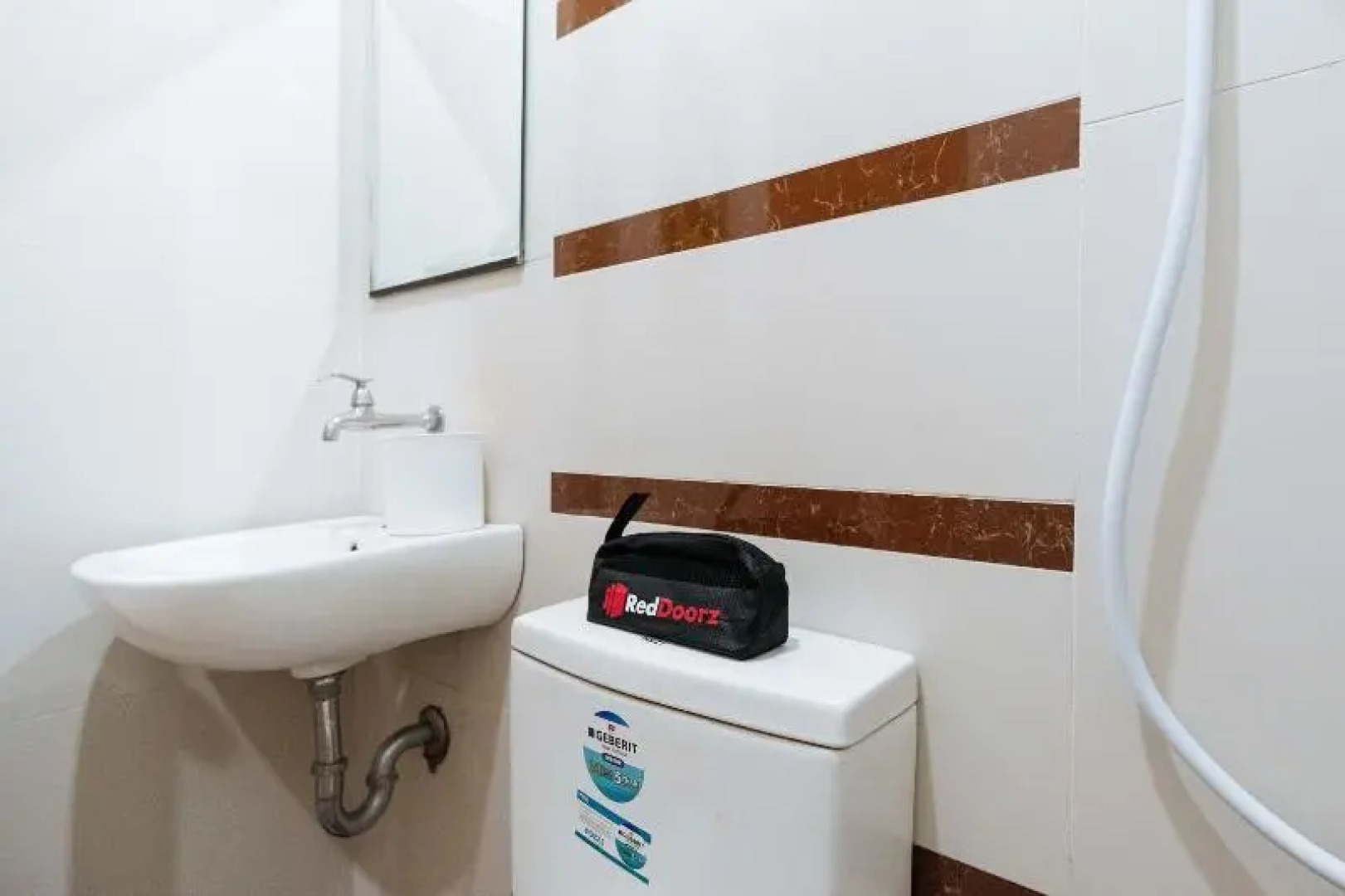 RedDoorz Plus near Robinsons Place Manila