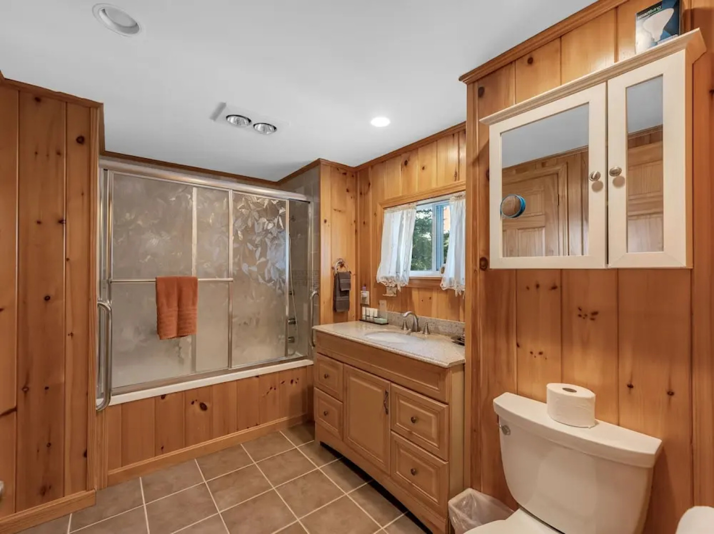 Picturesque Island Cottage 2 Bedroom Home by RedAwning