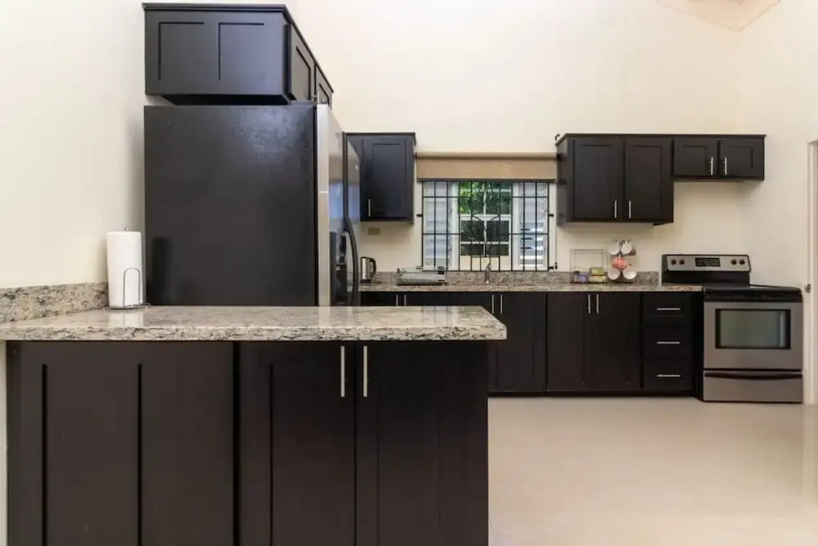 Private Pool Draxhall Gated Gym Tennis Full AC