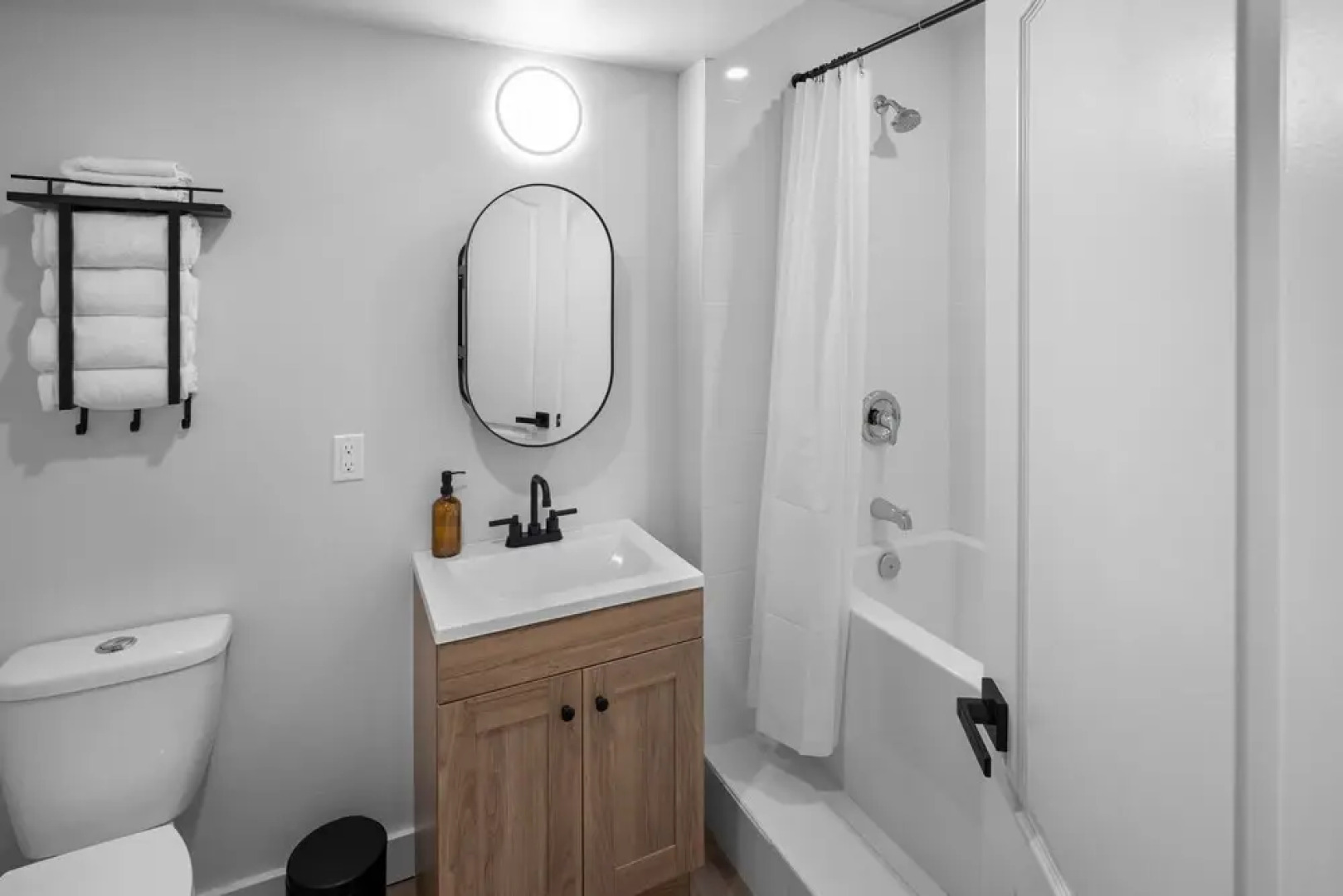 Riverside by Cowichan Lake Cottages