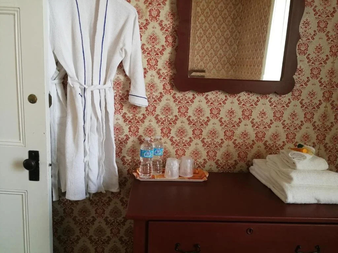 Holiday Country Manor