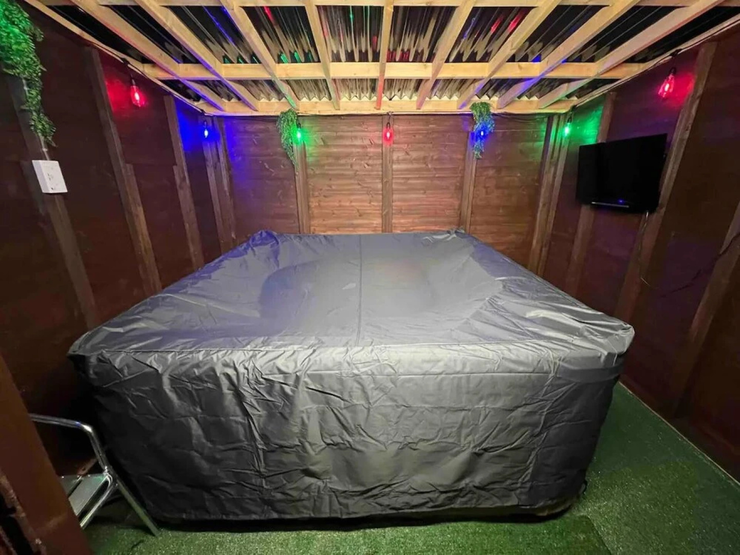 Captivating 2-bed House in Hamilton With Jacuzzi