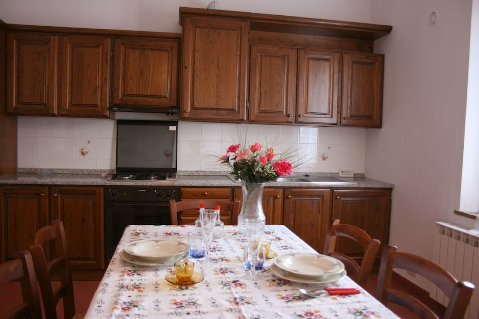 Beautiful private villa for 12 people with WIFI, private pool and parking, close to Montepulciano