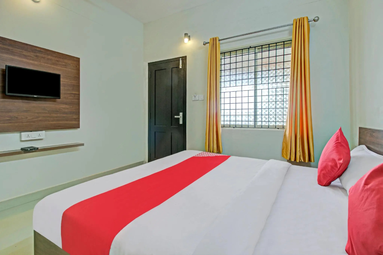 OYO 76235 Dreams Convention Center